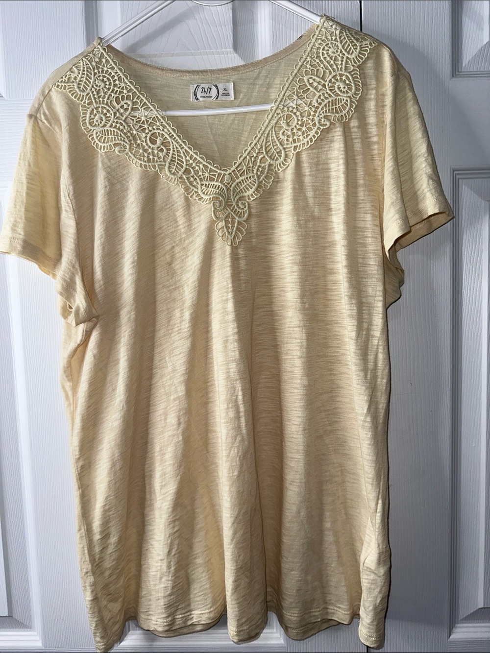2/17 Cream Crochet V-Neck Short Sleeve Tee